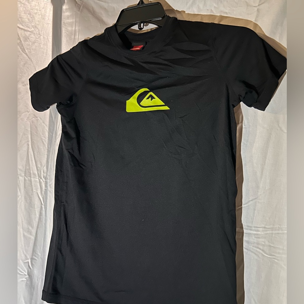 Quicksilver boys rash guard